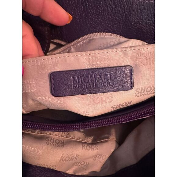 Michael Kors Large black leather Chelsea Shoulder Bag, Black - Picture 7 of 10